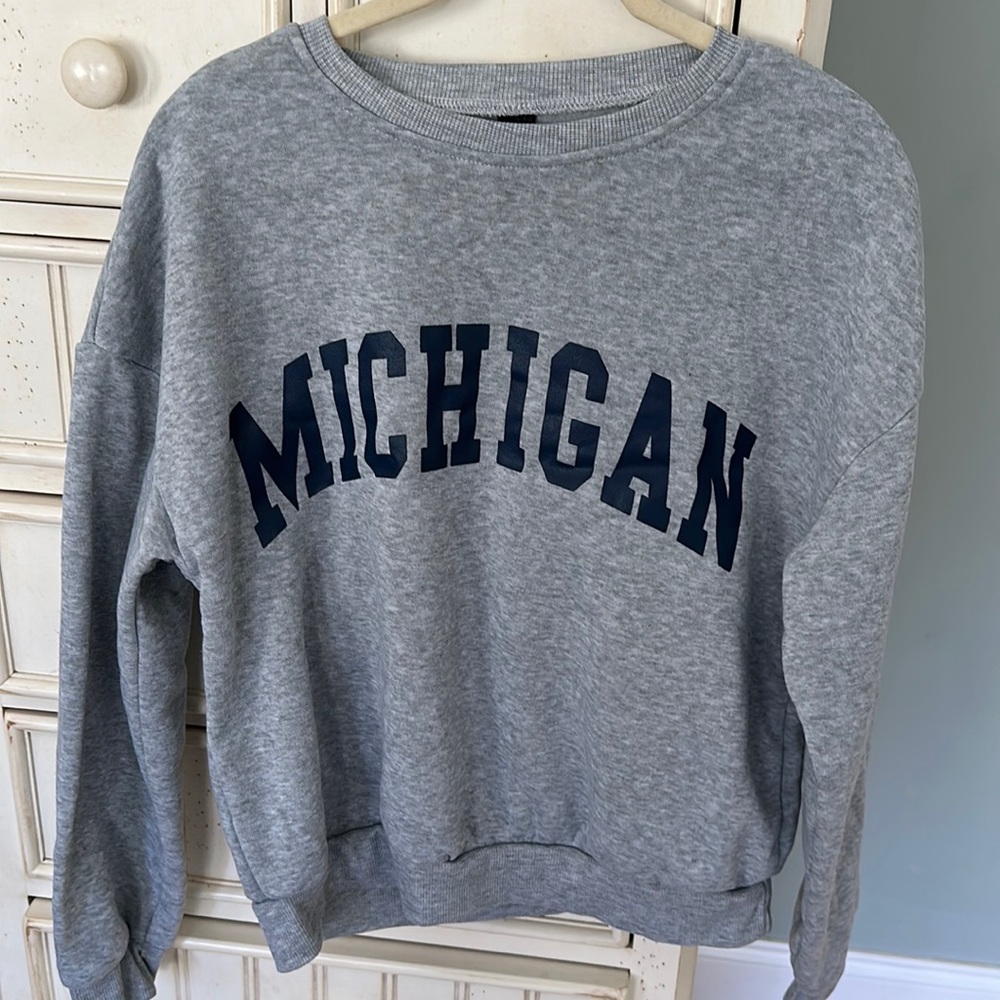 Michigan sweatshirt, size M